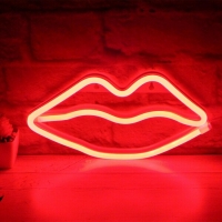 Фото Неоновый ночник-светильник красные губы LED для комнаты