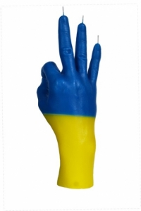 Свеча в виде руки OK флаг Украины