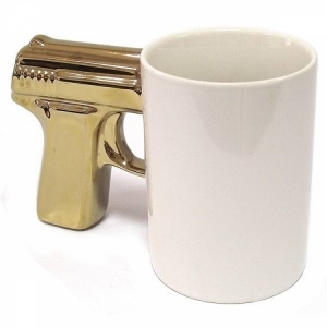 Чашка Пистолет белая с золотой ручкой