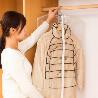 Вакуумный пакет с вешалкой для хранения вещей в шкафу 70x130 см