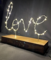 Фото Ночник-светильник надпись Love металлическая надпись на подставке с дерева