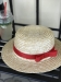 Соломенная шляпа канотье красная лента