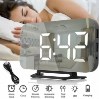 Фото Электронные часы с будильником (зеркальные) белые цифры