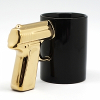 Чашка Пистолет с золотой ручкой