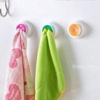 Клипса - держатель для кухонных полотенец на самоклеющейся основе