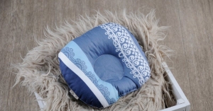 Подушка для новорожденных Индиго