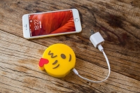 Универсальная портативная батарея Power Bank emoji Kiss